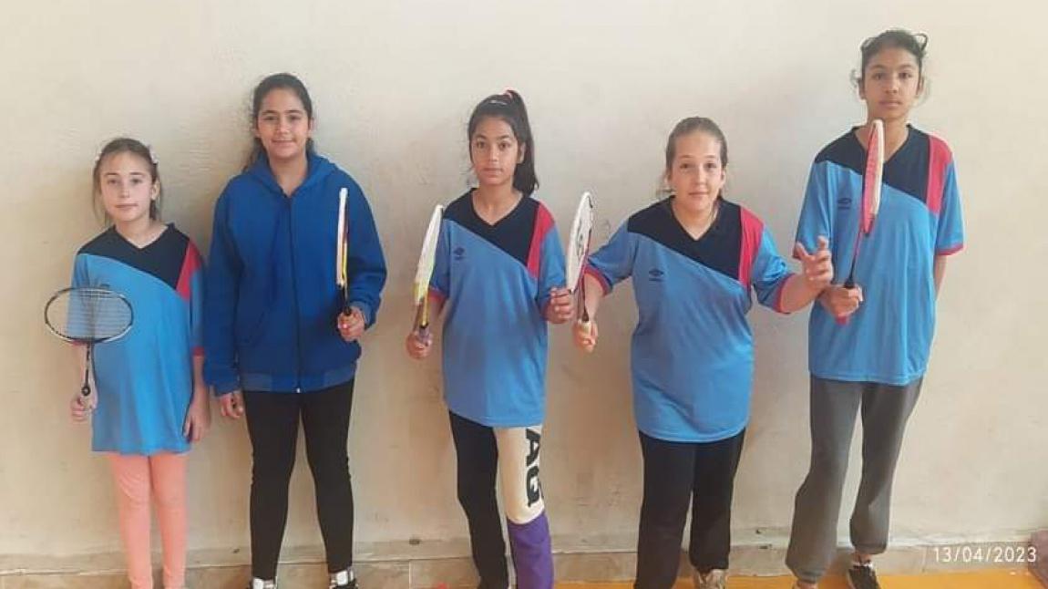 Bir galibiyet haberide badminton kızlar takımından geldi.